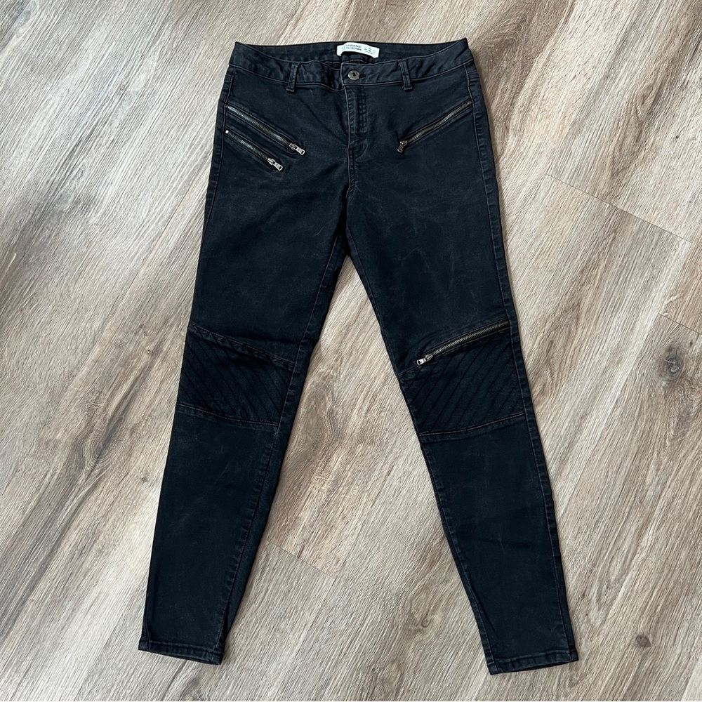 Zara Women’s Black Skinny Jeans with Zipper and Embroidered Knee Detail